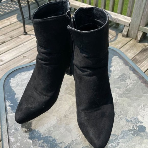 Black Pointed toe Heels Size 9 - Picture 1 of 3